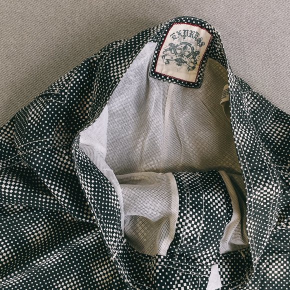 90% NEW MENS SPORTING SHORTS - Picture 5 of 6